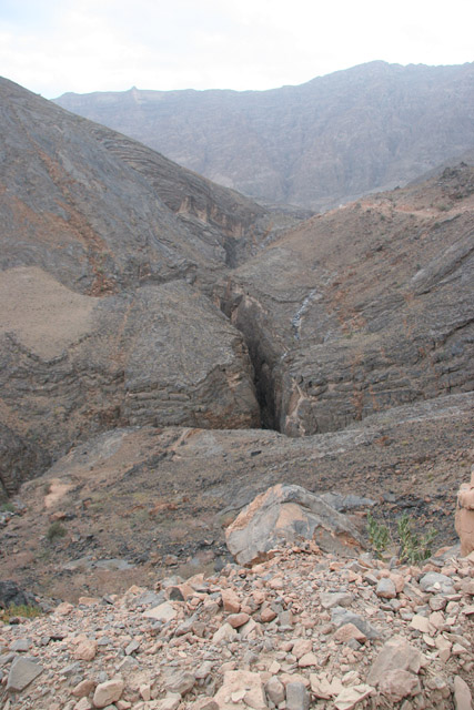 På vej ned mod Wadi Bani Awf 